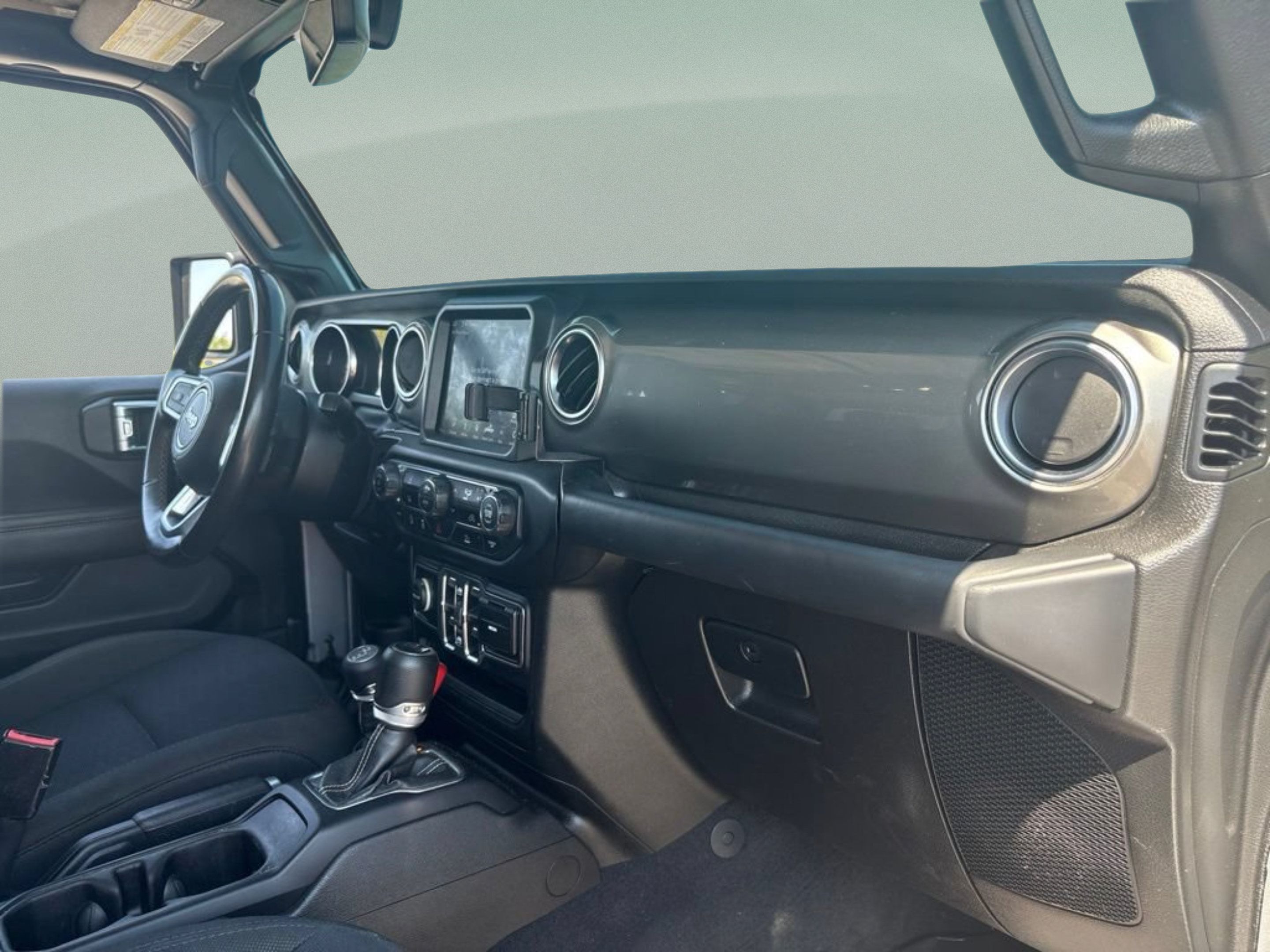 Used 2020 Jeep Gladiator Overland AWD/4WD image 22