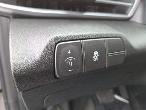 Used 2025 Hyundai Elantra SEL FWD image 12
