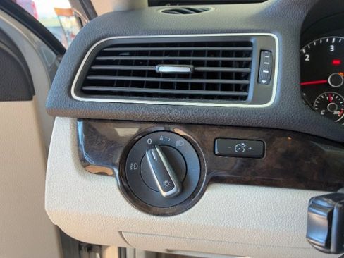 Used 2014 Volkswagen Passat TDI SEL Premium image 22