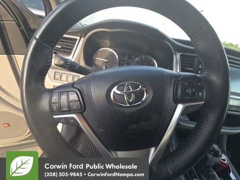 Used 2016 Toyota Highlander Limited w/ Driver Technology Package AWD/4WD image 12
