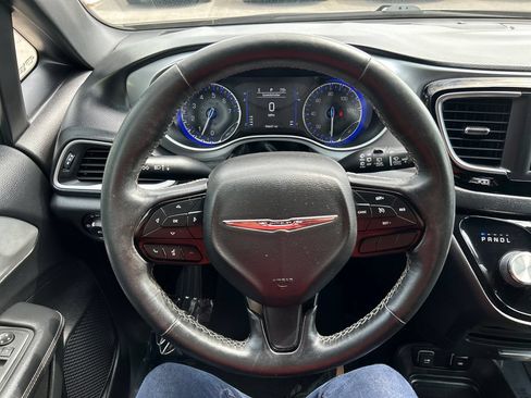 Used 2020 Chrysler Pacifica Touring w/ S Appearance Package FWD image 23