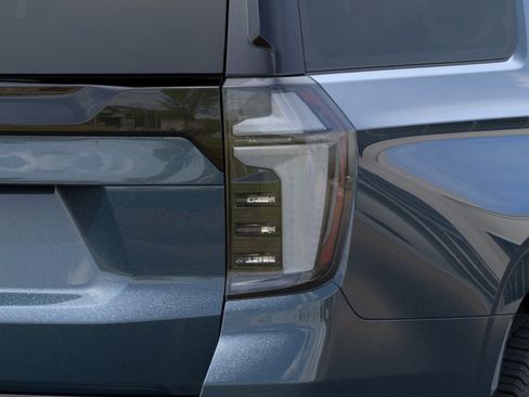 New 2026 Chevrolet Suburban High Country AWD/4WD image 12
