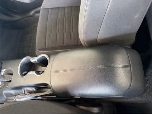 Used 2017 Ford Mustang Coupe RWD image 22