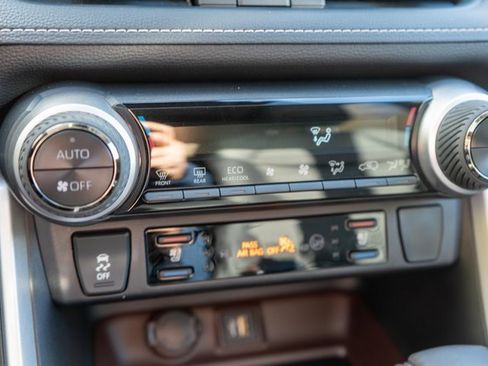 Used 2024 Toyota RAV4 Limited image 32