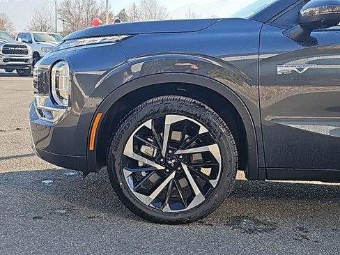 New 2025 Mitsubishi Outlander SE image 33