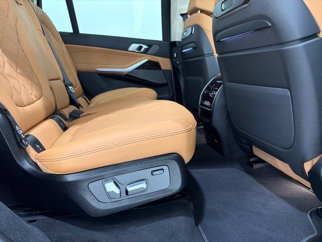 Used 2026 BMW X7 xDrive40i AWD/4WD image 25