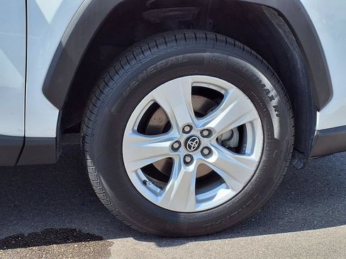 Used 2021 Toyota RAV4 XLE FWD image 10