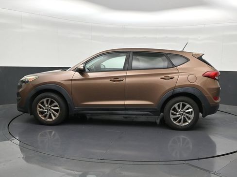 Used 2017 Hyundai Tucson SE FWD image 2