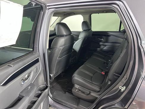 Used 2025 Honda Pilot Touring image 17