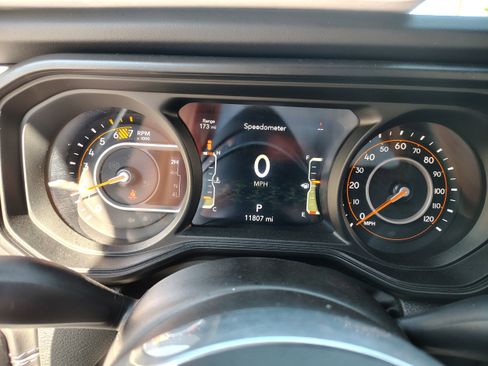 Certified 2024 Jeep Wrangler Sahara w/ Technology Group image 23