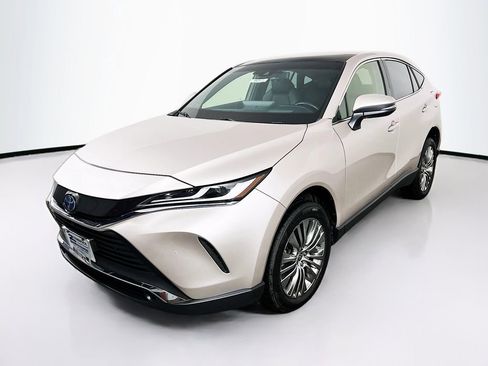 Used 2021 Toyota Venza Limited image 3