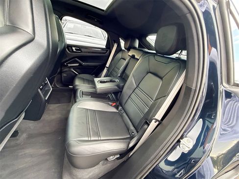 Used 2022 Porsche Cayenne Platinum Edition image 27