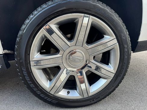 Used 2018 Cadillac Escalade ESV Luxury AWD/4WD image 81