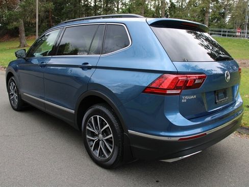 Used 2020 Volkswagen Tiguan SE w/ Panoramic Sunroof Package image 4