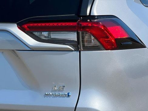 Certified 2021 Toyota RAV4 LE AWD/4WD image 30