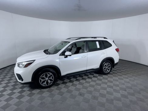 Used 2019 Subaru Forester Premium w/ All-Weather Package AWD/4WD image 4