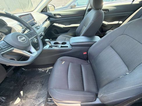 Used 2025 Nissan Altima 2.5 SV FWD image 21
