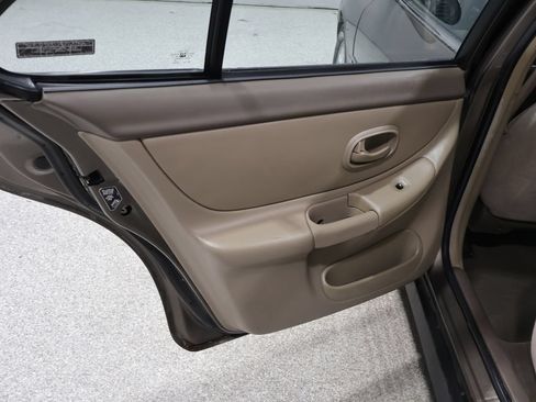 Used 2000 Oldsmobile Intrigue GL FWD image 19