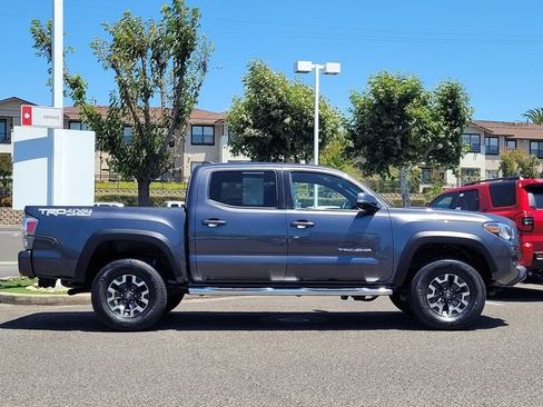 Certified 2022 Toyota Tacoma TRD Off-Road w/ Technology Package AWD/4WD image 5