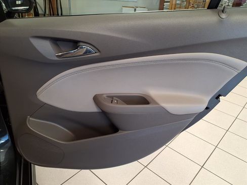 Used 2018 Chevrolet Cruze Premier image 12