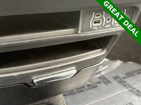 Used 2025 Chrysler Pacifica Select image 21