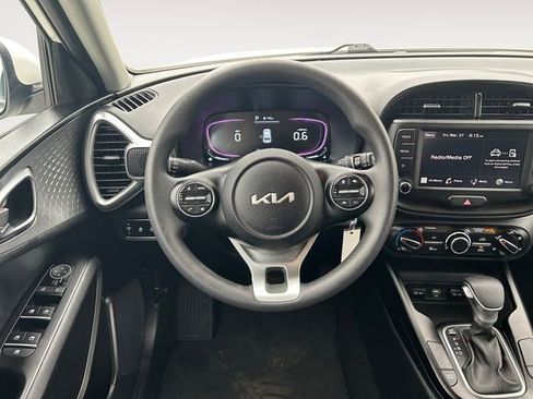 Used 2025 Kia Soul LX image 12
