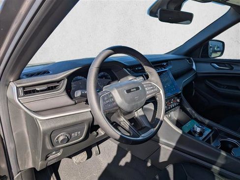 New 2025 Jeep Grand Cherokee Laredo X w/ Luxury Tech Group I image 12