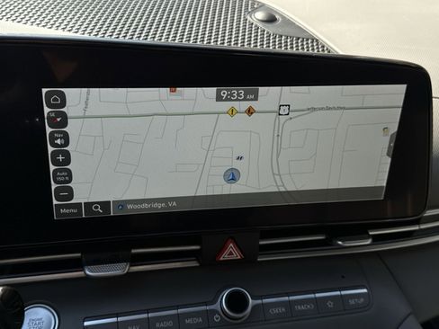 Certified 2025 Hyundai Elantra SEL FWD image 20