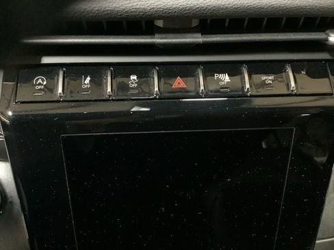 Used 2023 Jeep Grand Cherokee L Laredo image 29