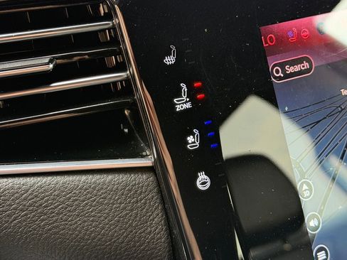 Used 2024 Jeep Wagoneer L Series II w/ Flexible Seating Group image 9