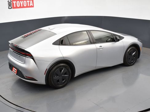 Used 2025 Toyota Prius LE image 19