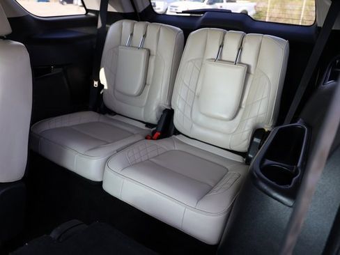 Used 2018 Ford Explorer Platinum image 14