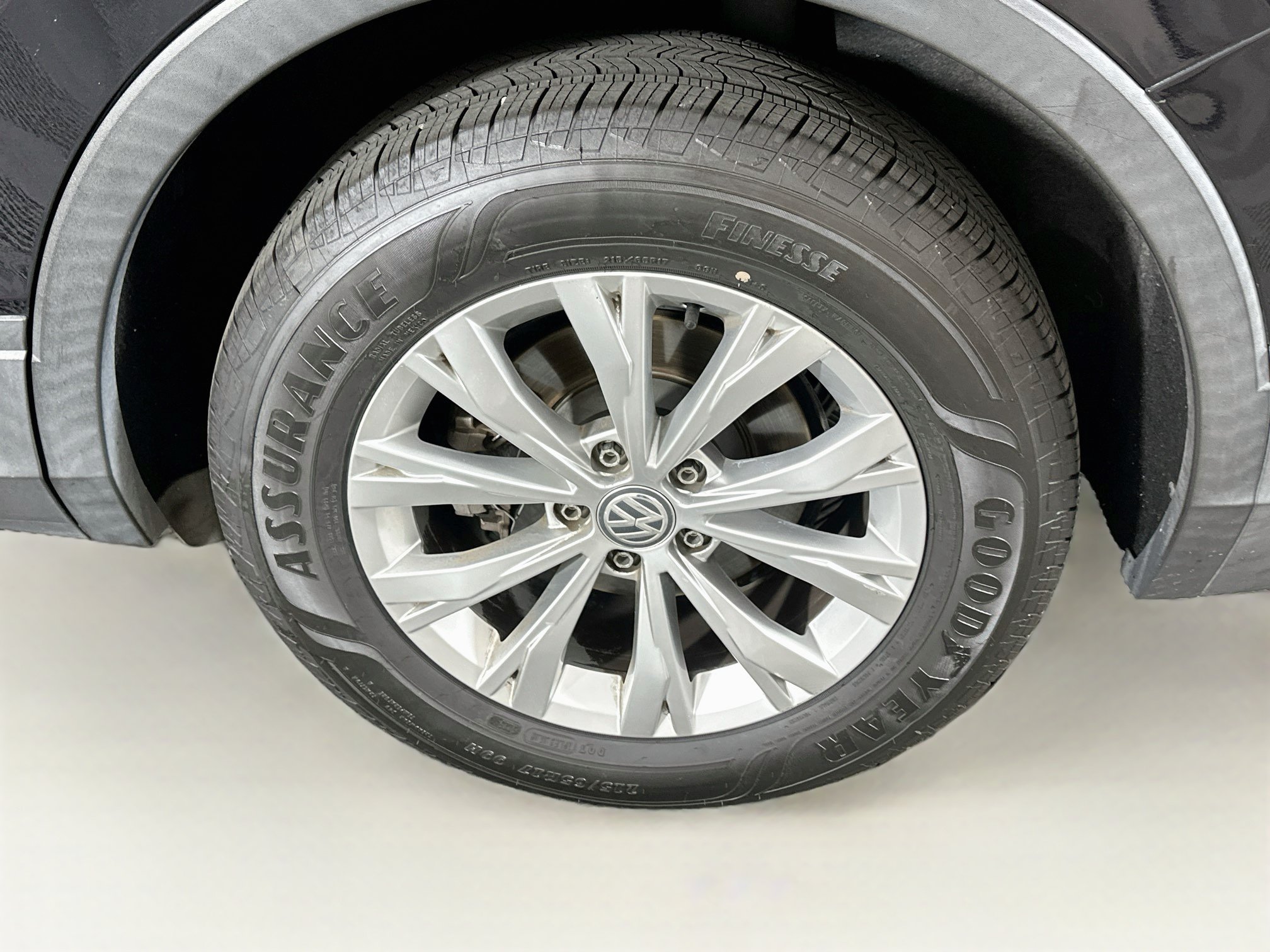 Used 2019 Volkswagen Tiguan S w/ Driver Assistance Package FWD image 11