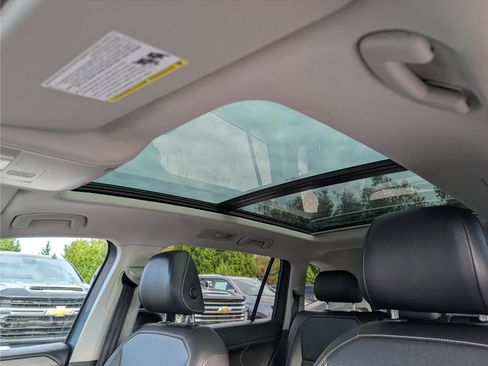 Used 2023 Volkswagen Tiguan SE w/ Panoramic Sunroof Package image 30