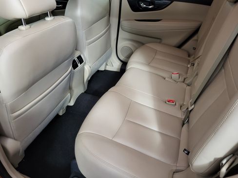 Used 2017 Nissan Rogue SL w/ SL Premium Package image 29