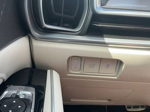 Certified 2025 Kia Sorento SX FWD image 34