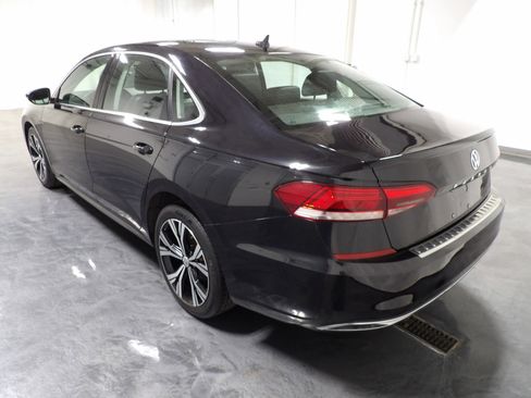 Used 2021 Volkswagen Passat 2.0T SE FWD image 6