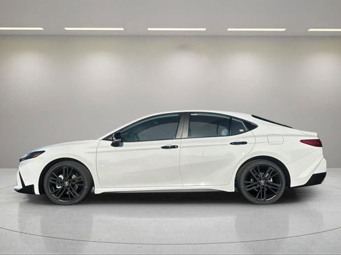 New 2026 Toyota Camry Hybrid image 9