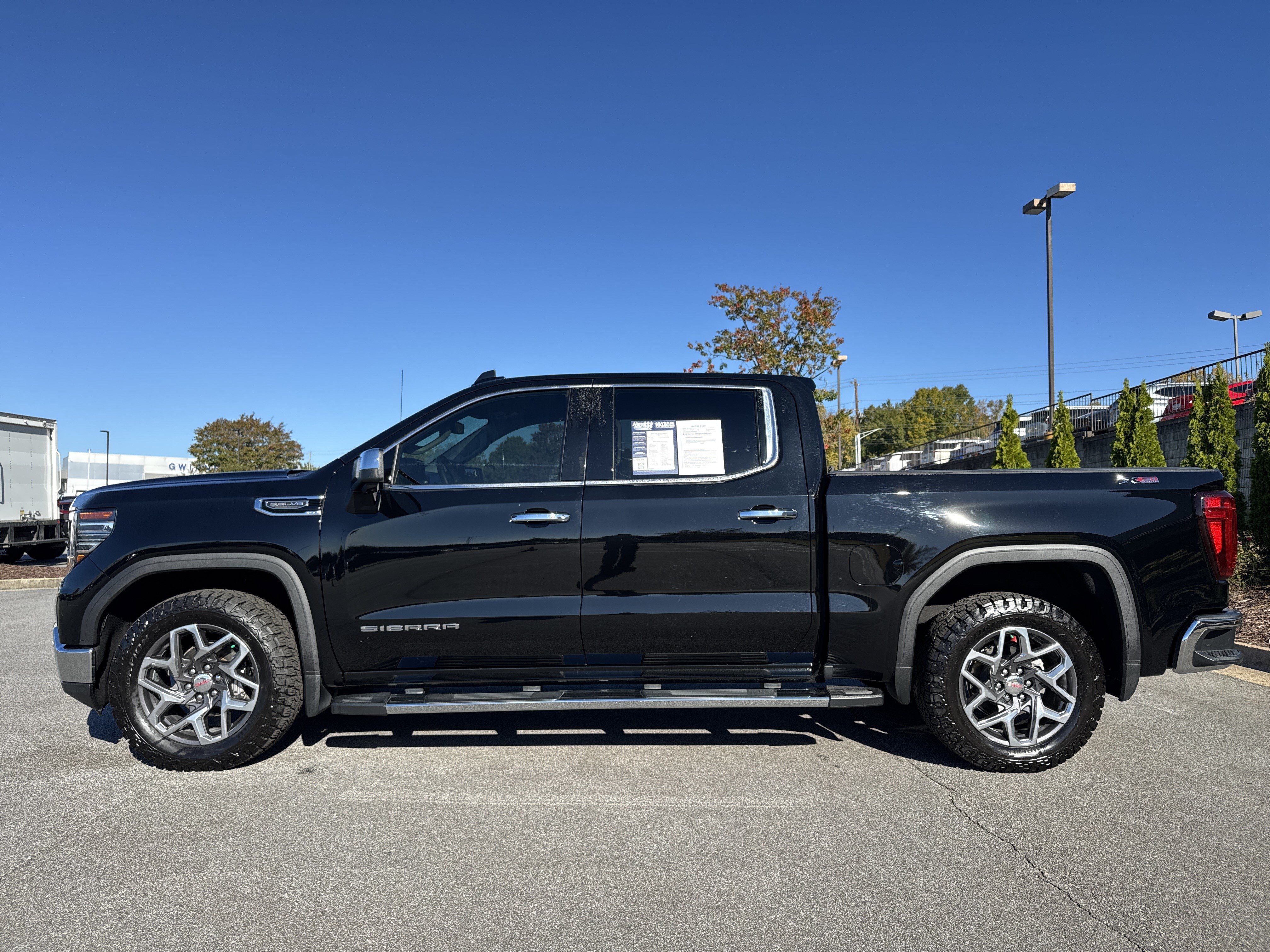 Used 2023 GMC Sierra 1500 SLT w/ SLT Premium Plus Package AWD/4WD image 7
