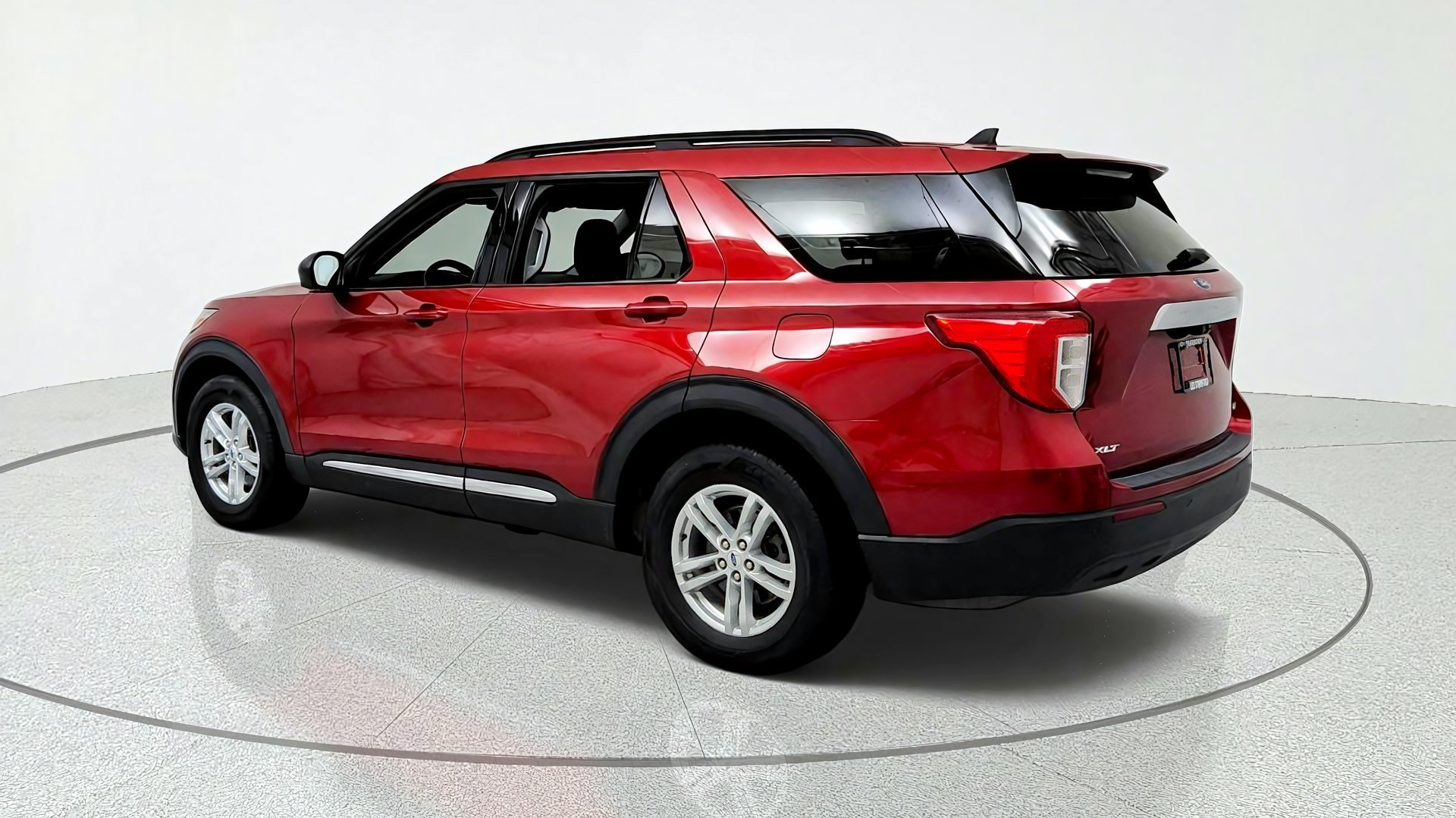 Used 2022 Ford Explorer XLT AWD/4WD image 3