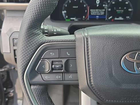 Used 2025 Toyota Tacoma 4x4 Double Cab Hybrid image 17