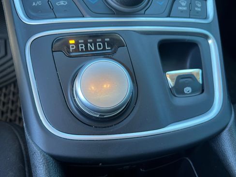 Used 2015 Chrysler 200 Limited w/ Convenience Group image 30