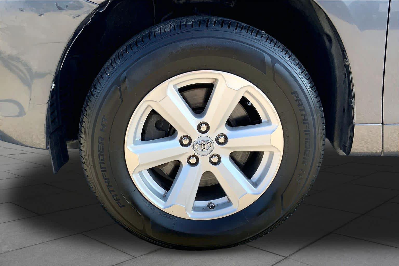 Used 2010 Toyota Highlander 2WD w/ Extra Value Pkg 2 image 9