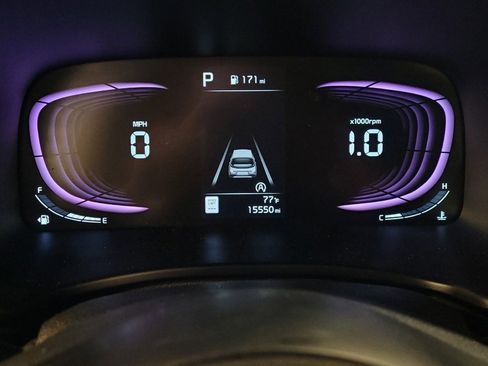 Used 2025 Kia Soul LX w/ LX Technology Package FWD image 23