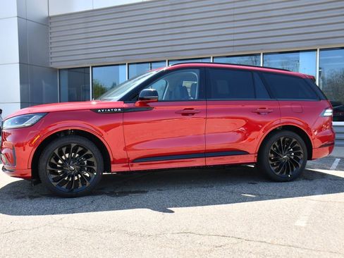 New 2026 Lincoln Aviator Reserve AWD/4WD image 2
