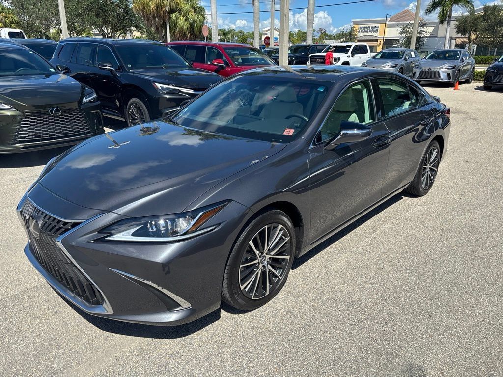 Used 2023 Lexus ES 300h w/ Premium Package FWD image 10