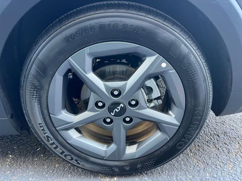 Used 2025 Kia K4 LXS image 29