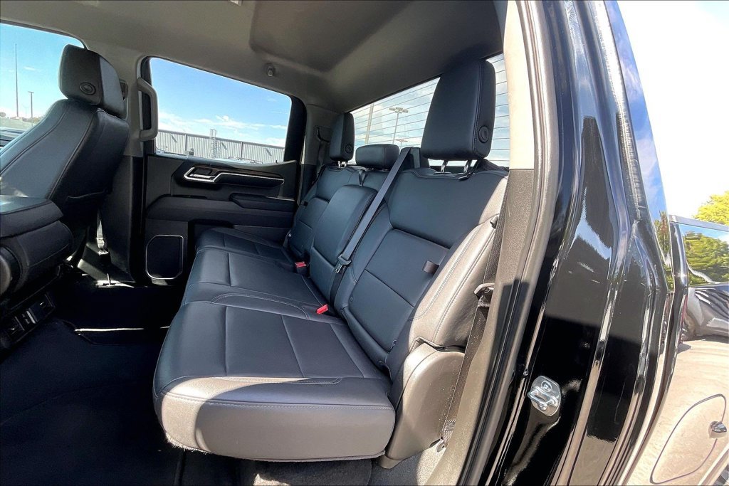 Used 2025 GMC Sierra 1500 SLT AWD/4WD image 32