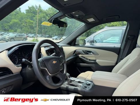 Used 2023 Chevrolet Traverse LS AWD/4WD image 3