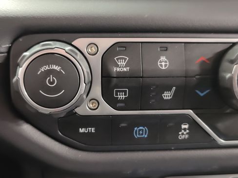 Used 2025 Jeep Wrangler Unlimited Sahara image 8